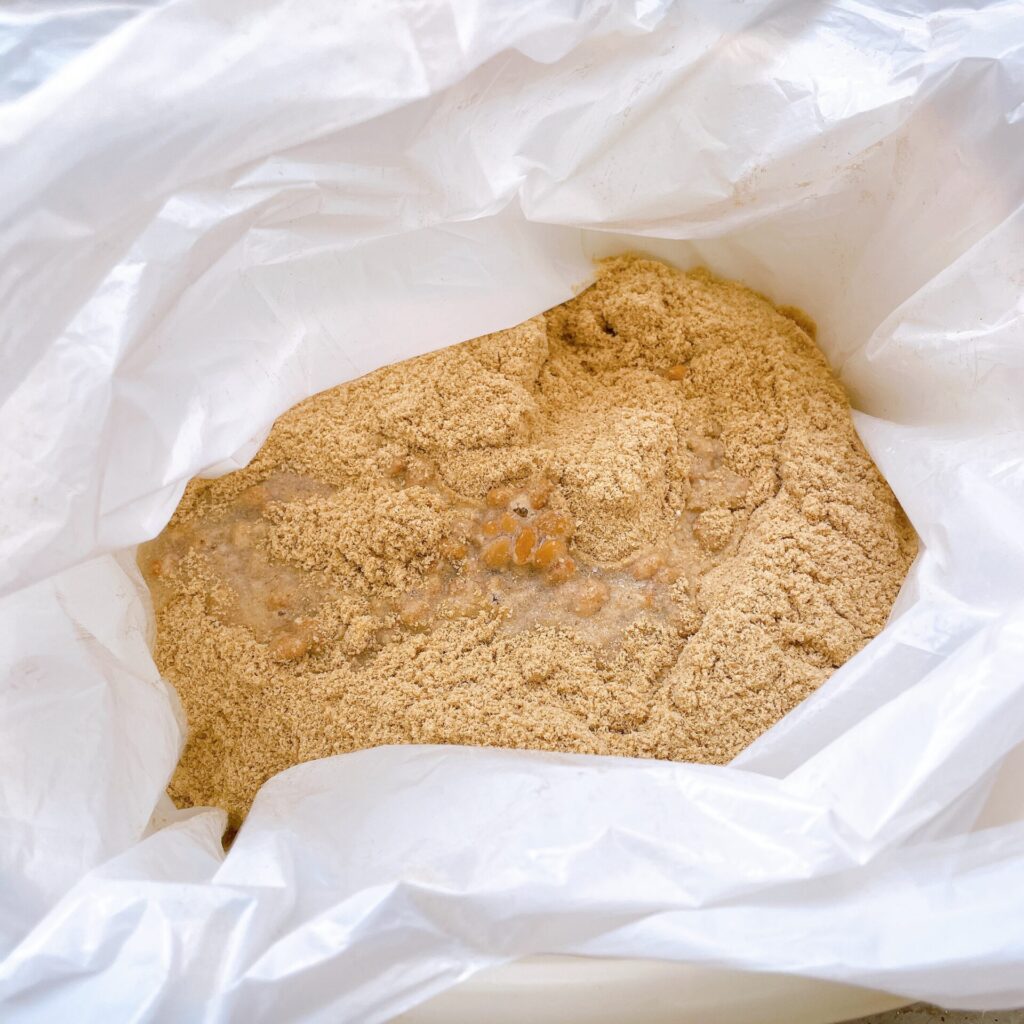 ぼかし肥料を米ぬかと油かすなどで作成!特徴や作り方などを紹介! | 家庭菜園チャレンジ記録